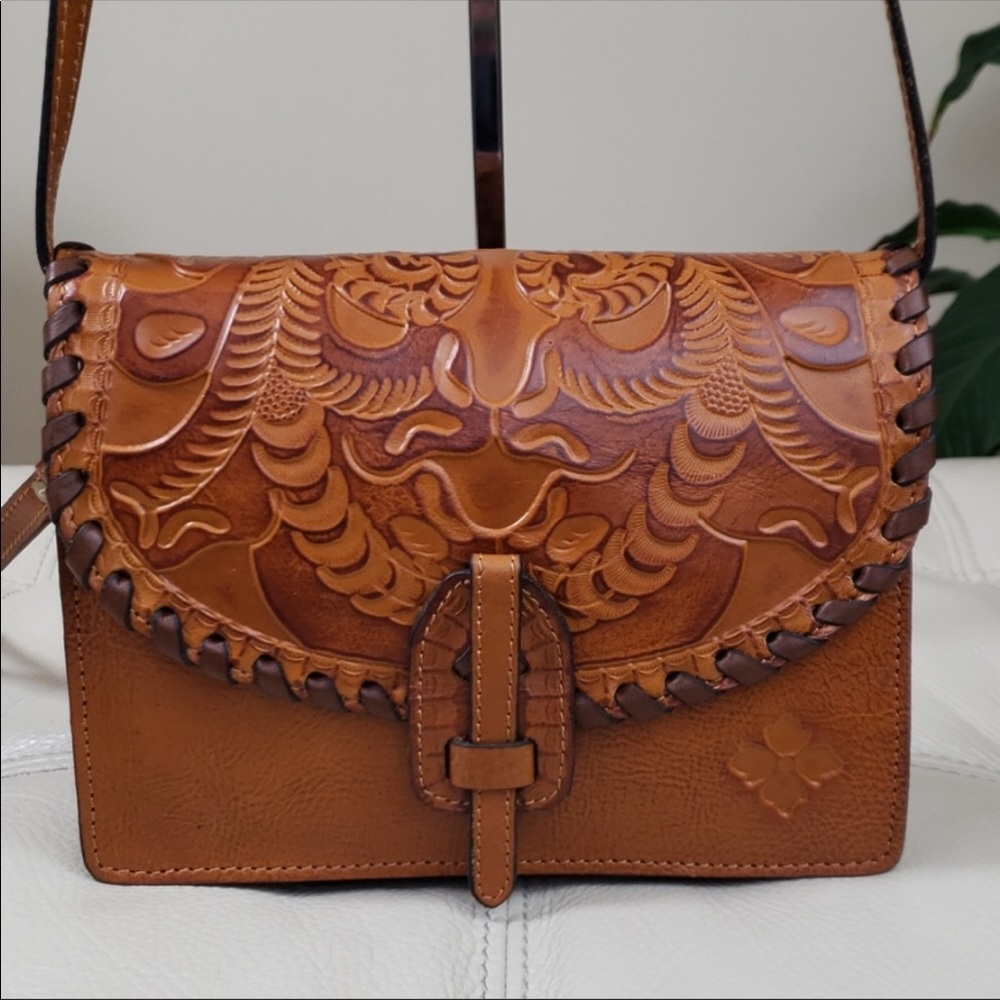 NWT Patricia Nash crossbody / wristlet